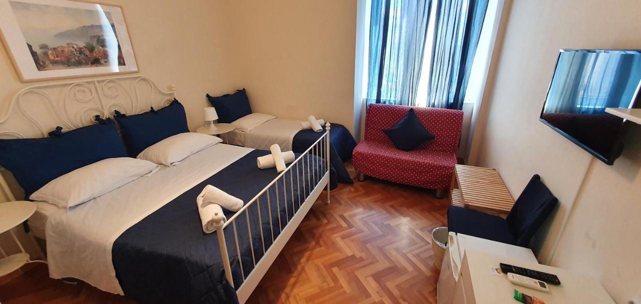 Napol-In Hotel Napels Buitenkant foto