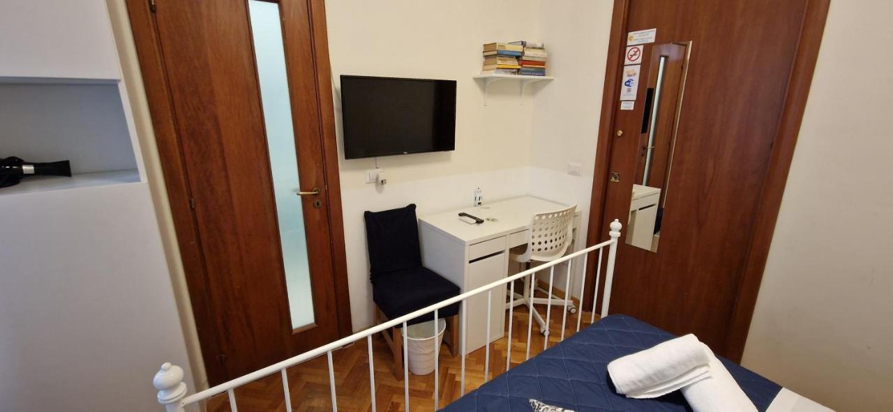 Napol-In Hotel Napels Buitenkant foto