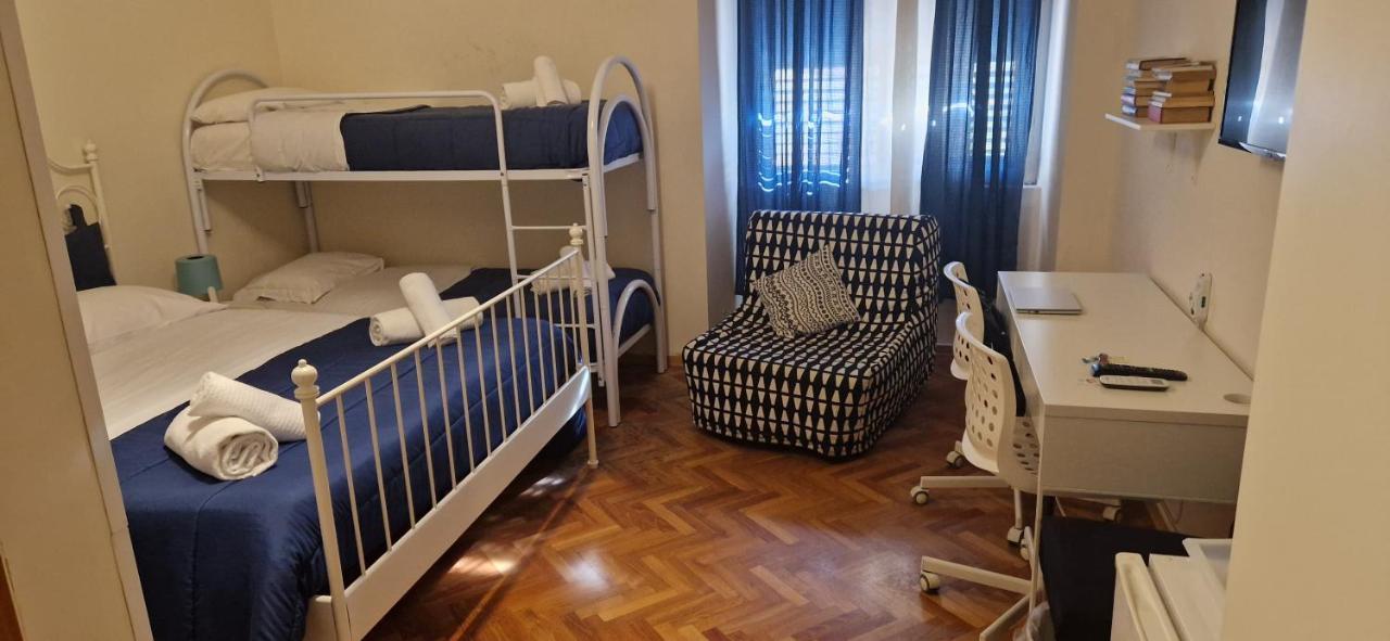 Napol-In Hotel Napels Buitenkant foto