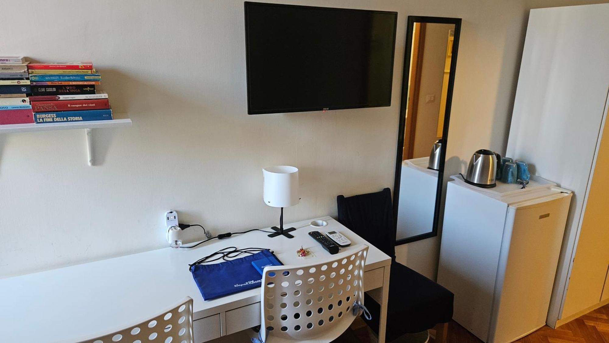 Napol-In Hotel Napels Buitenkant foto